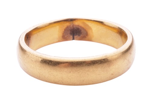 Lot 57 - A wedding band in 22ct yellow gold, in a...