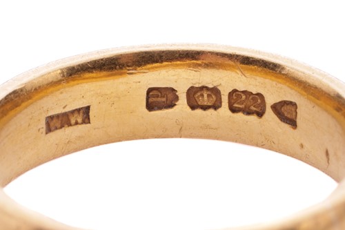Lot 57 - A wedding band in 22ct yellow gold, in a...