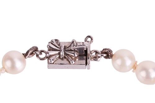 Lot 45 - A Mikimoto cultured pearl bracelet and a...