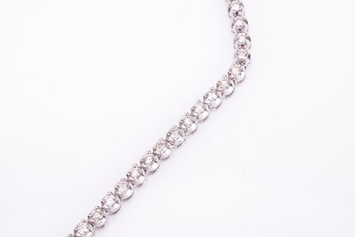 Lot 94 - A diamond line necklace set with a single row...