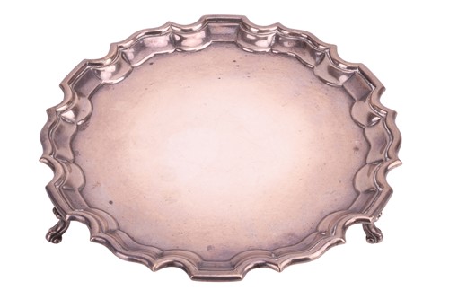 Lot 152 - An Edwardian silver salver, by Edward Barnard...