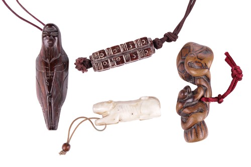 Lot 42 - A Chinese carved boxwood belt toggle, Qing...