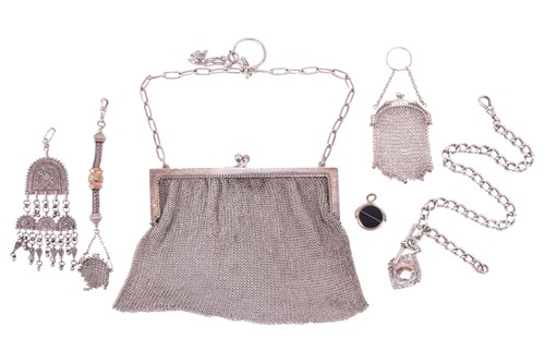 Lot 193 - A mixed collection of items comprising a...