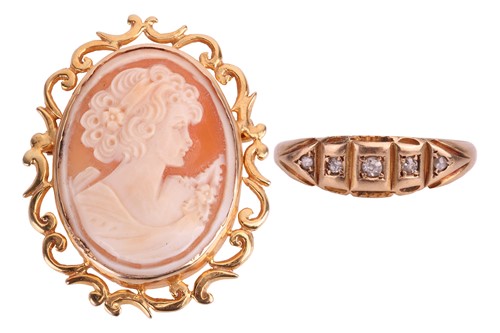Lot 151 - A shell cameo oval brooch, set in a yellow...