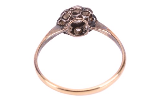 Lot 70 - An Edwardian diamond-set daisy head ring, the...