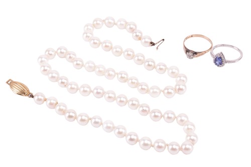 Lot 187 - A single strand cultured pearl necklace, each...