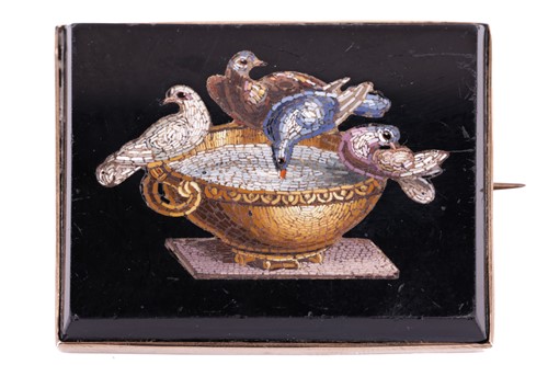Lot 5 - A Victorian micromosaic brooch featuring the...