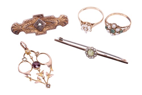 Lot 195 - A collection of jewellery, including a...