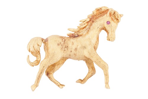 Lot 66 - A horse brooch, sculpted as a galloping horse...