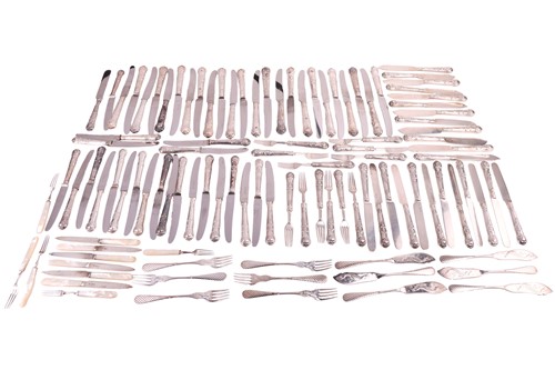 Lot 208 - A mixed collection of flatware and cutlery...