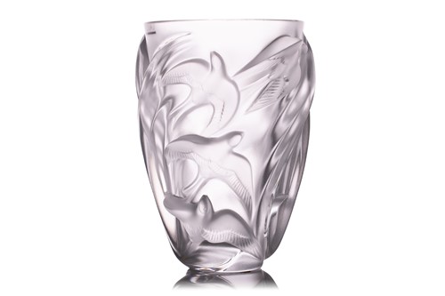 Lot A late 20th century Lalique 'Martinets' vase,...