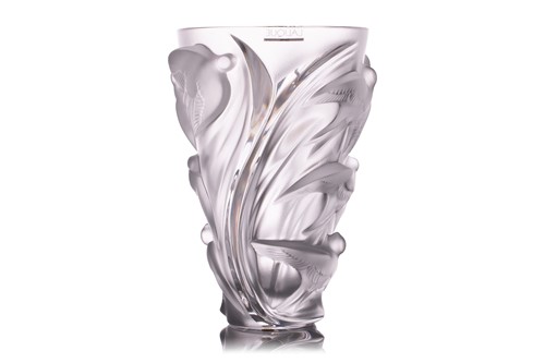 Lot 78 - A late 20th century Lalique 'Martinets' vase,...