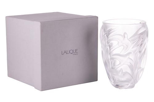 Lot 78 - A late 20th century Lalique 'Martinets' vase,...