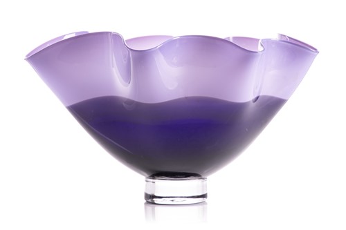 Lot 82 - A Gillies Jones art glass bowl, of two-tone...