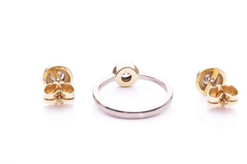 Lot 181 - A diamond solitaire ring in 18ct bi-coloured...