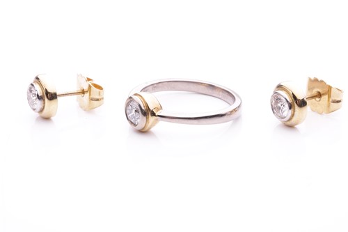 Lot 181 - A diamond solitaire ring in 18ct bi-coloured...