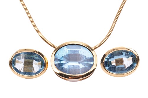 Lot 26 - A Swiss blue topaz pendant and earring suite,...