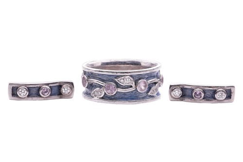 Lot 39 - A gem-set enamel ring and matching earrings in...