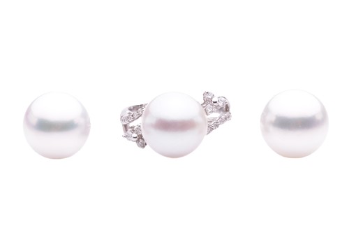 Lot 143 - A cultured saltwater pearl dress ring and a...