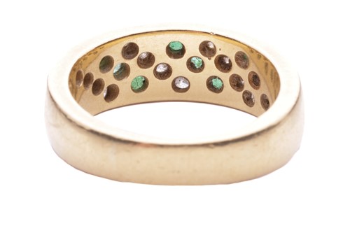 Lot 56 - An emerald and diamond-set ring, featuring...