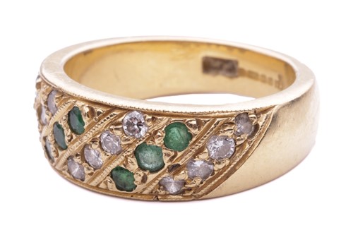 Lot 56 - An emerald and diamond-set ring, featuring...