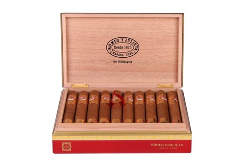 Lot 125 - One Box of Romeo y Julieta Linea de Oro...