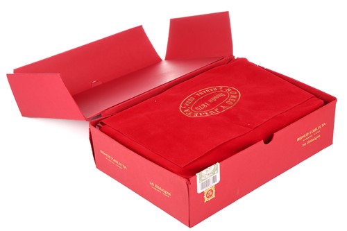 Lot 71 - One Box of Romeo y Julieta Linea de Oro...