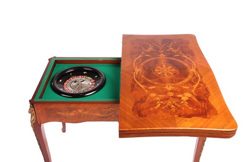 Lot 123 - An Italian Dal Negro walnut and marquetry...