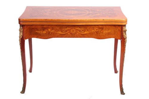 Lot 123 - An Italian Dal Negro walnut and marquetry...