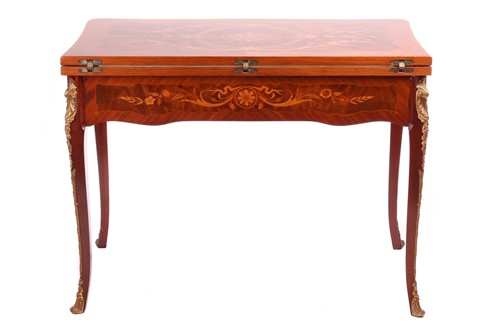 Lot 123 - An Italian Dal Negro walnut and marquetry...