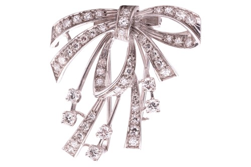 Lot 20 - A diamond-set bow dress clip/brooch, the...