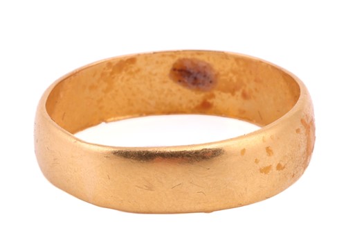 Lot 5 - A 22ct yellow gold wedding band, size P1/2,...
