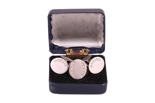 Lot 4 - A gentleman's diamond-set signet ring and...