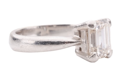 Lot 53 - A diamond solitaire ring, set with an...