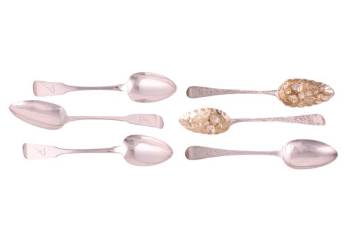 Lot 47 - A pair of silver berry spoons and four...
