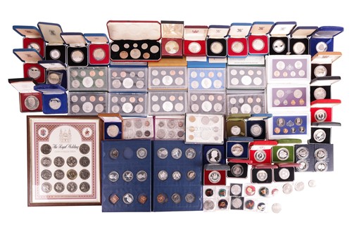 Lot 140 - A large collection of commemorative coins and...