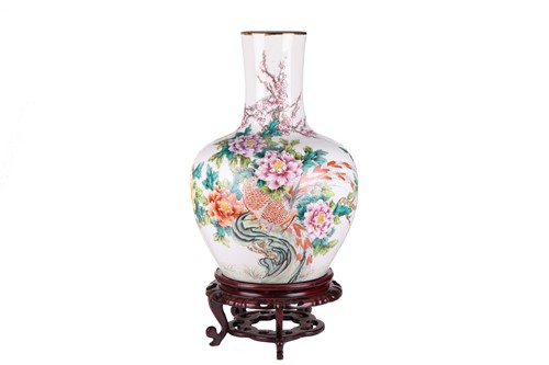 Lot 32 - A large 18th-century style Chinese porcelain...