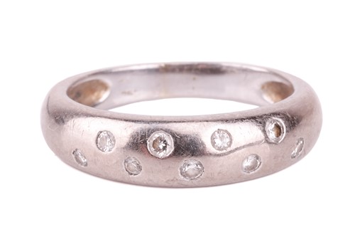 Lot 119 - A diamond-set band ring. Stamped 750. The...