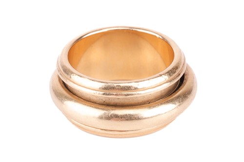 Lot 116 - An 18ct gold "Possession" ring, by Piaget. The...