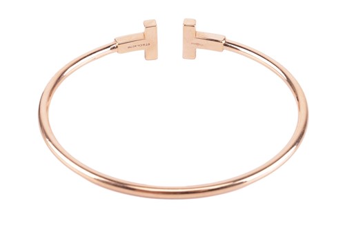 Lot 49 - Tiffany & Co. - a Tiffany T wire bracelet in...
