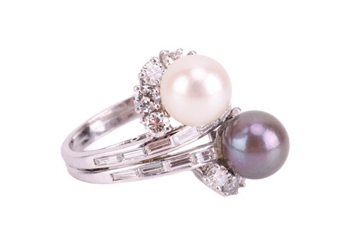 Lot 83 - A cultured pearl and diamond cross-over ring,...