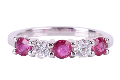 Lot 20 - A pink sapphire and diamond five-stone ring,...