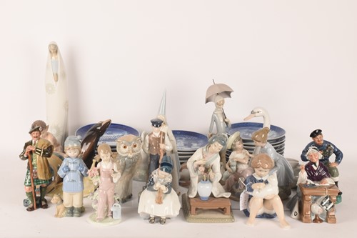 Lot 80 - A large collection of Lladro, Royal Copenhagen,...