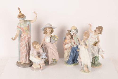 Lot 69 - Lladro: A collection of figurines, comprising...