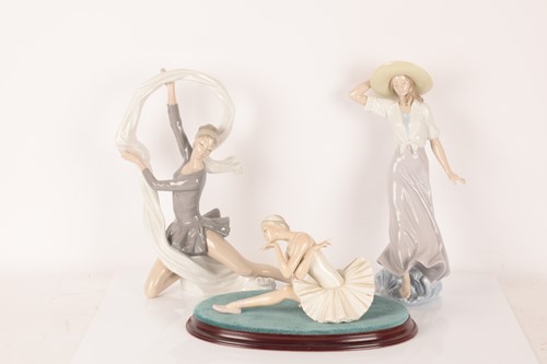 Lot 84 - Lladro: A collection of figurines comprising a...