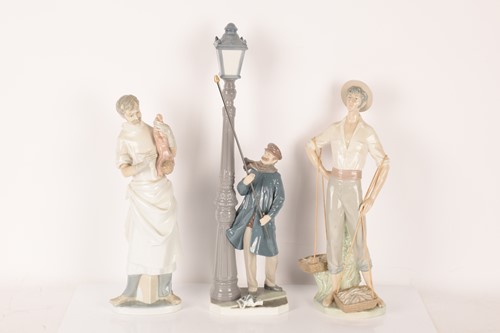 Lot 73 - Lladro: A collection of figurines comprising a...