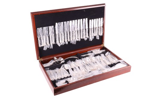 Lot 116 - A group of mixed silver plated flatware in oak...