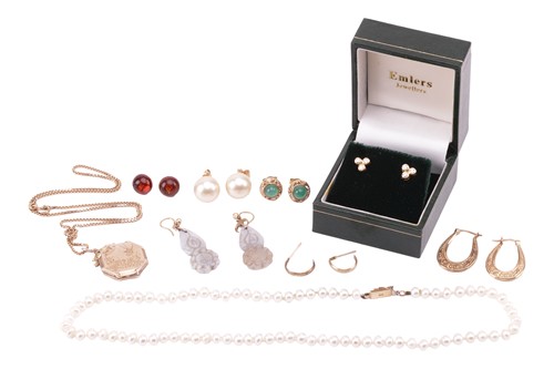 Lot 29 - A collection of jewellery, including a pair of...