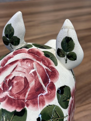 Lot 73 - A pair of Wemyss pigs, with cabbage rose...