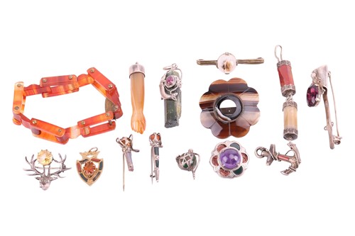 Lot 64 - A small collection of Scottish agate jewellery;...